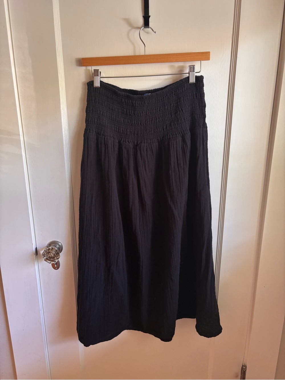 Old Navy Black crinkle gauze cotton Skirt